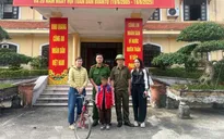 Bé trai đạp xe hơn 20 km rồi đi lạc, được công an xã giúp đoàn tụ với gia đình