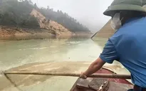 Hồ Séo Mý Tỷ (Lào Cai) ô nhiễm, bốc mùi hôi thối, váng xanh nổi dày đặc