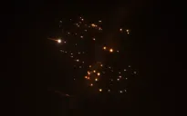 Iran tấn công trả đũa Tel Aviv bằng tên lửa đầu đạn chùm