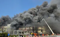 Cháy lớn tại nhà máy phụ tùng ô tô tại Hàn Quốc, ít nhất 50 người bị thương