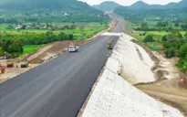 Cảnh báo người dân không đi vào cao tốc đang thi công