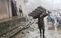 Công an cơ sở khẩn trương giúp dân khắc phục hậu quả mưa đá, giông lốc