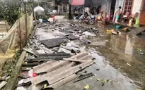 Mưa dông kèm lốc xoáy ở Lào Cai làm hàng trăm ngôi nhà bị tốc mái, 2 người bị thương