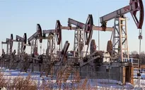 Giá dầu Brent lại vượt 100 USD/thùng