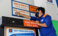 Áp lực giá xăng thúc đẩy tiêu dùng tiết kiệm