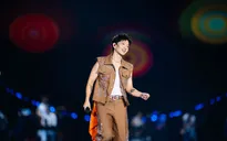 Hoàng Dũng điểm lại hành trình rực rỡ cùng gần 10.000 khán giả