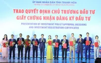 Thanh Hóa trao quyết định chủ trương đầu tư, giấy chứng nhận đăng ký đầu tư và ký biên bản ghi nhớ đầu tư 42 dự án