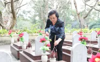 Phó Thủ tướng Phạm Thị Thanh Trà dâng hương tri ân các anh hùng liệt sĩ tại Quảng Trị