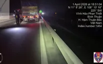 Dừng xe trên cao tốc do nổ lốp nhưng không đặt cảnh báo, tài xế bị phạt 13 triệu đồng