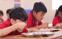 Siết chặt bữa ăn bán trú sau lo ngại thực phẩm bẩn, bảo đảm an toàn cho học sinh