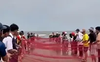 Tìm thấy một trong hai cháu bé bị đuối nước khi tắm biển ở Thanh Hóa