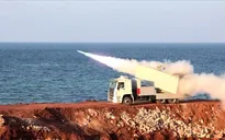 Iran tuyên bố bắn trúng tàu có liên hệ với Israel tại eo biển Hormuz