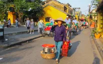 Hội An giữ trật tự vỉa hè, nhưng vẫn giữ “hồn phố”