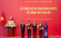 Chủ tịch Quốc hội Trần Thanh Mẫn trao Nghị quyết phê chuẩn Trưởng Đoàn đại biểu Quốc hội