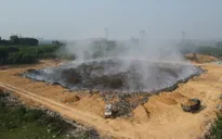Cháy bãi rác kéo dài, người dân sống trong khói bụi và mùi hôi