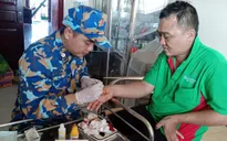 Nhà giàn DK1/7 kịp thời cấp cứu ngư dân bị cá chình cắn trên biển