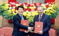 Lễ bàn giao công tác giữa Tổng Bí thư, Chủ tịch nước Tô Lâm và nguyên Chủ tịch nước Lương Cường