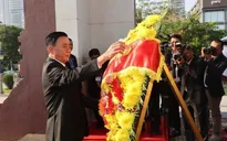 Thường trực Ban Bí thư Trần Cẩm Tú đặt vòng hoa tưởng niệm tại Campuchia
