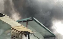 Hà Nội: Cháy kho hàng đông lạnh trên phố Bùi Xương Trạch