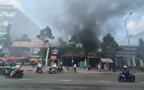 Cháy quán ăn ở Tây Ninh, nhiều người hoảng hốt