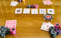 Poker hay cờ bạc: Khi nào người chơi bước qua lằn ranh pháp luật?
