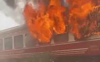 Cháy lớn 2 toa tàu đang chở khách ở Hải Phòng