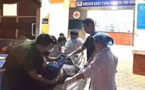 Công an dùng xe công vụ vượt đường đồi núi, đưa người phụ nữ bị nạn đi cấp cứu