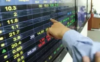 Áp lực bán cuối phiên kéo VN-Index đảo chiều giảm điểm