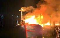 Tàu cá cháy rụi trước giờ ra khơi