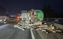 Xe tải đâm xe đầu kéo đang dừng ở làn khẩn cấp làm 1 người tử vong