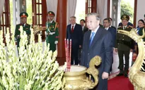Tổng Bí thư, Chủ tịch nước Tô Lâm dâng hương tưởng niệm Chủ tịch Hồ Chí Minh tại Quân khu 5