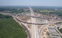 Công nhân “chạy nước rút” hoàn thiện cao tốc Biên Hòa - Vũng Tàu để chuẩn bị thông xe
