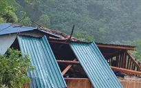 Dông lốc, mưa đá gây thiệt hại tại nhiều địa phương