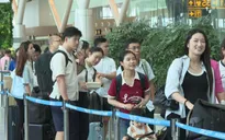 TP Hồ Chí Minh: Bến xe đông đúc trước ngày nghỉ lễ 30/4, sân bay tăng chuyến phục vụ khách