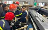 Cứu kịp thời công nhân bị cuốn tay vào máy in công nghiệp ở Bắc Ninh