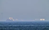 Mỹ bắt đầu hỗ trợ giải phóng các tàu mắc kẹt ở eo biển Hormuz