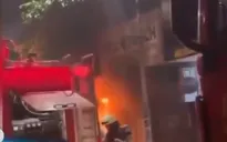 Hà Nội: Cháy quán cháo lúc nửa đêm, 4 người mắc kẹt được giải cứu