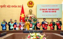 Công bố, trao Nghị quyết của Ủy ban Thường vụ Quốc hội về công tác cán bộ