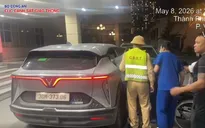 CSGT kịp thời hỗ trợ nạn nhân tai nạn lao động và bé sơ sinh co giật đi cấp cứu