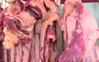 Người dân hoang mang vì ăn phải thịt lợn ngâm hóa chất giả thịt bò