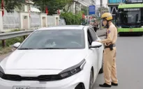 CSGT Hà Nội tăng cường xử lý ô tô dừng đỗ sai quy định trên tuyến Giải Phóng