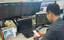 VN-Index lập đỉnh lịch sử: Dòng tiền luân chuyển và kỳ vọng ngưỡng 2.000 điểm