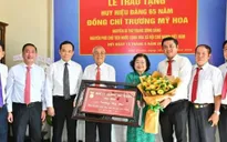 Bí thư Thành ủy TP Hồ Chí Minh trao Huy hiệu 65 năm tuổi Đảng cho nguyên Phó Chủ tịch nước Trương Mỹ Hoa
