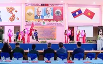 Thế hệ trẻ Việt Nam tại Lào hướng về Bác Hồ