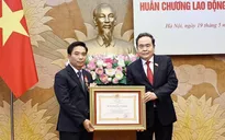 Chủ tịch Quốc hội Trần Thanh Mẫn trao tặng Huân chương Lao động hạng Nhất cho Phó Chủ tịch Quốc hội Nguyễn Doãn Anh