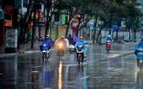 Mưa dông tiếp diễn tại nhiều khu vực, cảnh báo nguy cơ lốc xoáy trên biển 