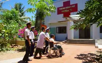 Trung tâm y tế Trường Sa tiếp nhận, điều trị ngư dân bị viêm loét dạ dày