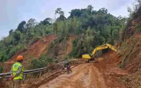 Khẩn trương thi công khắc phục sạt lở đèo Gia Bắc trước mùa mưa