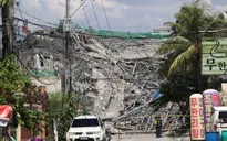 Sập công trình ở Philippines, hơn 20 người có thể đang mắc kẹt