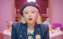 Jeongyeon gây chú ý với diện mạo khỏe khoắn trong chuyến lưu diễn của TWICE